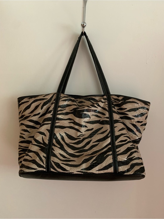 Bueno Handbags - Bueno , women's Zebra Print Tote Bag - Black and Cream